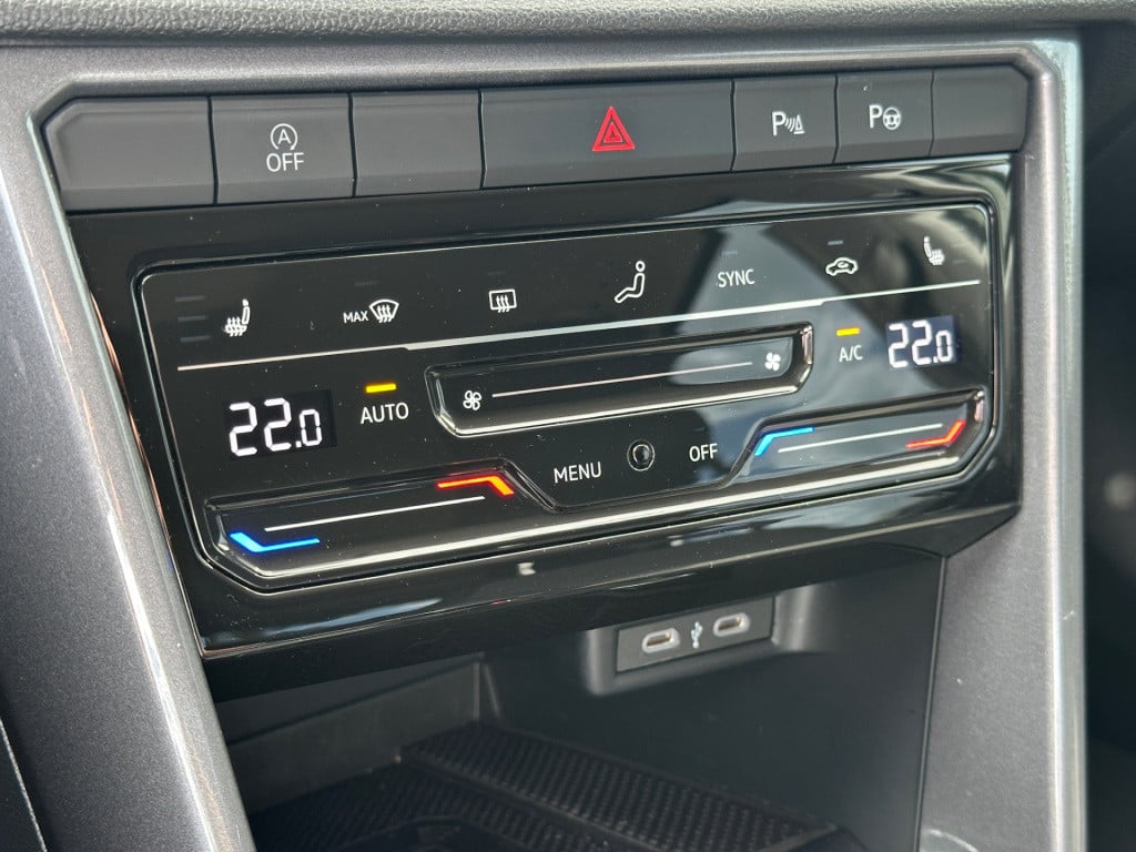 Volkswagen T-roc 1.5 tsi 150pk dsg style | trekhaak | navi | iq light | ada