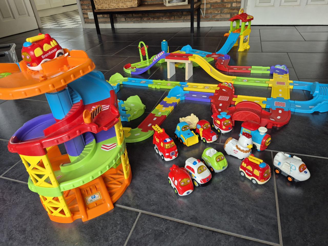 Toet toet auto's + baan