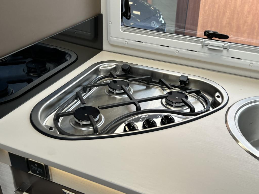 Chausson Onbekend 757 welcome | 2 enkele bedden + 1 groot bed | camera | tv