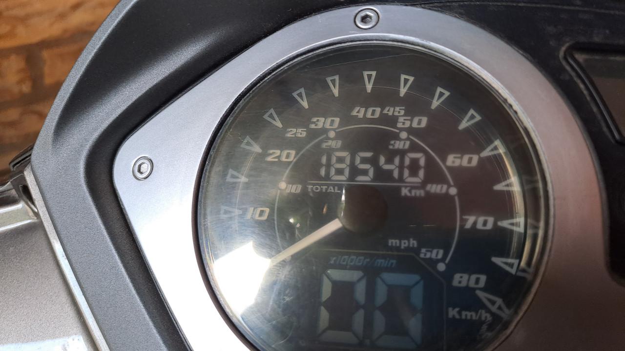 Sym Symphony ST scooter met schade.