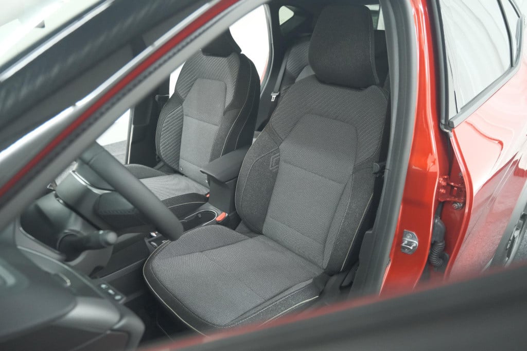 Renault Captur 1.6 e-tech full hybrid 145 techno | advanced driving | camer