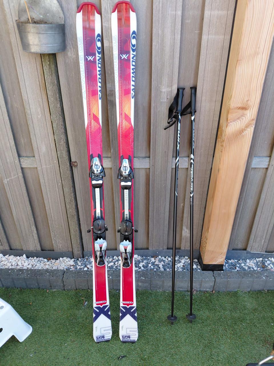 Salomon ski