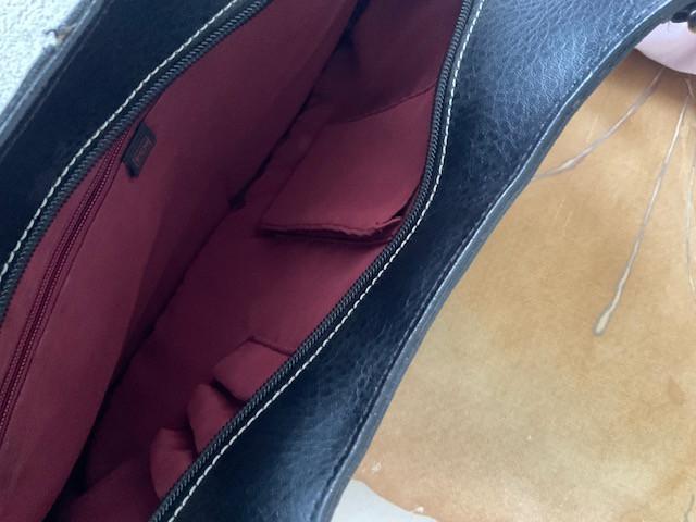 Mooie tas met praktische binnenvoering onderkant 35 cm.