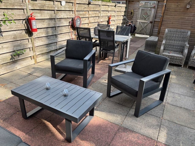 Zo goed als nieuw, Loungeset met bank en 2 stoelen en tafel