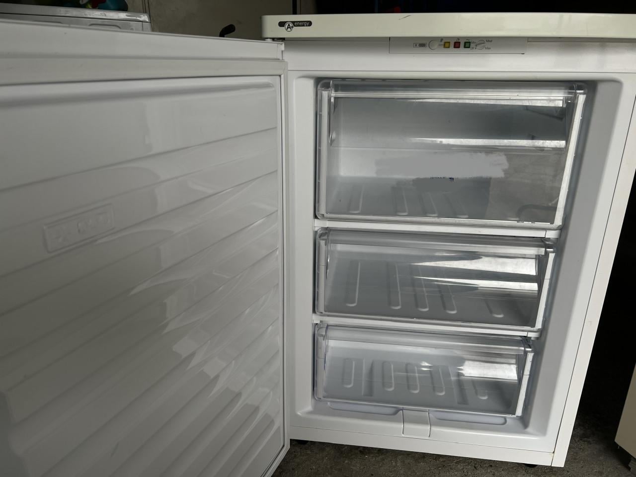 Tafelmodel vrieskast/Vriezer 85x60 cm. 107 liter energieklasse A