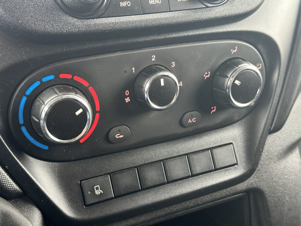Iveco Daily 35c18v 3.0 180pk 352 h2 l | trekhaak 3.5t | airco | cruisec. .
