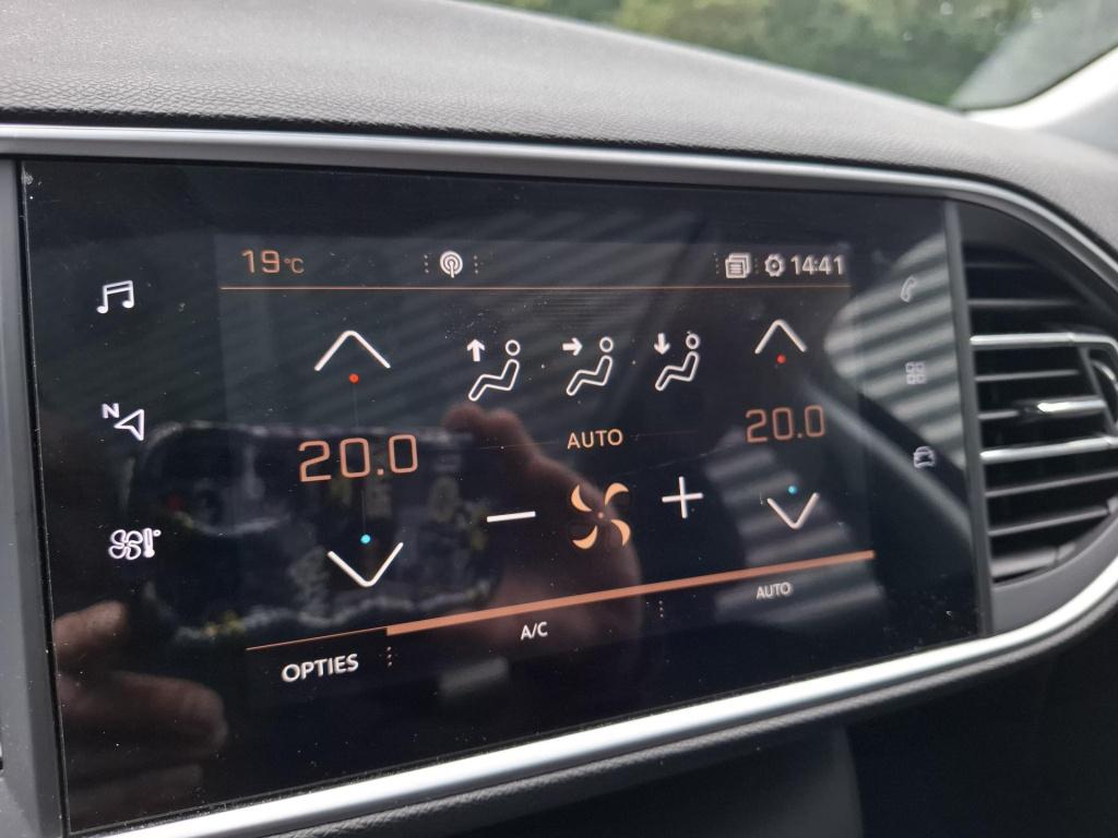 Peugeot 308 sw 110 blue lease active pano/nav/cam