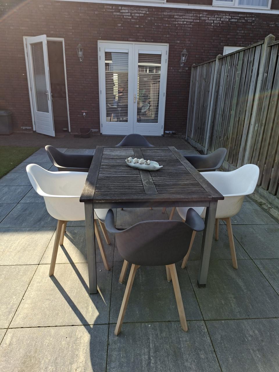 Tafel en 6 stoelen terras