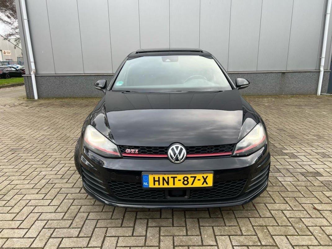 Volkswagen Golf 2.0TSI GTI Perfomance