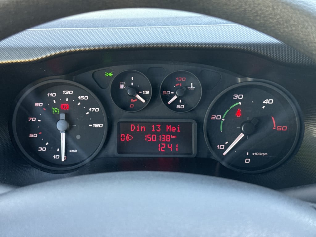 Iveco Daily 35s13v 2.3 352 h2 | airco | camera | geveerde stoel | 3.5t trek