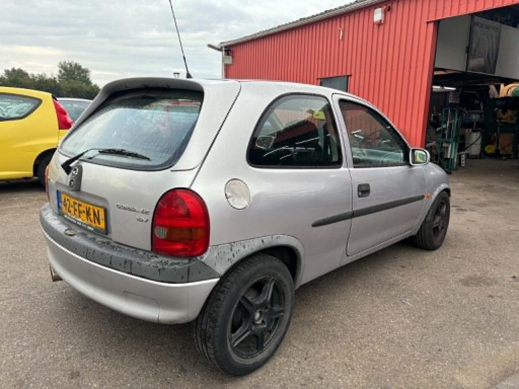 Opel Corsa 1.2i-16v onyx
