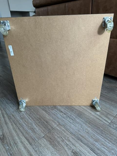 Bijzet tafel met wieltjes