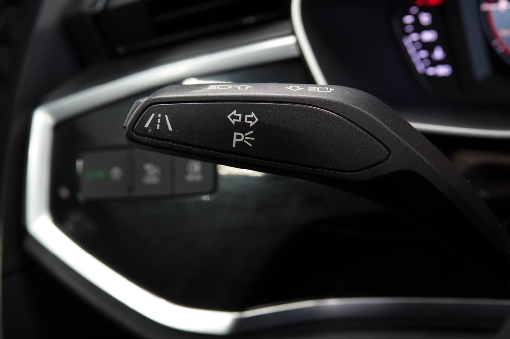 Audi Q3 35 tfsi pro line | pano | matrix | maxton | camera |