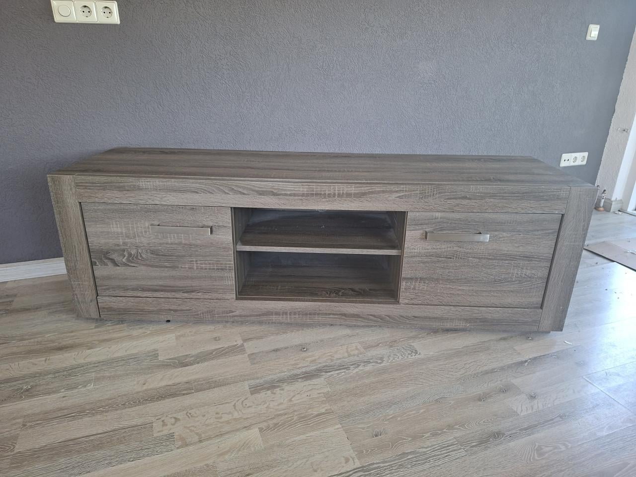 Tv meubel en tafel gereserveerd