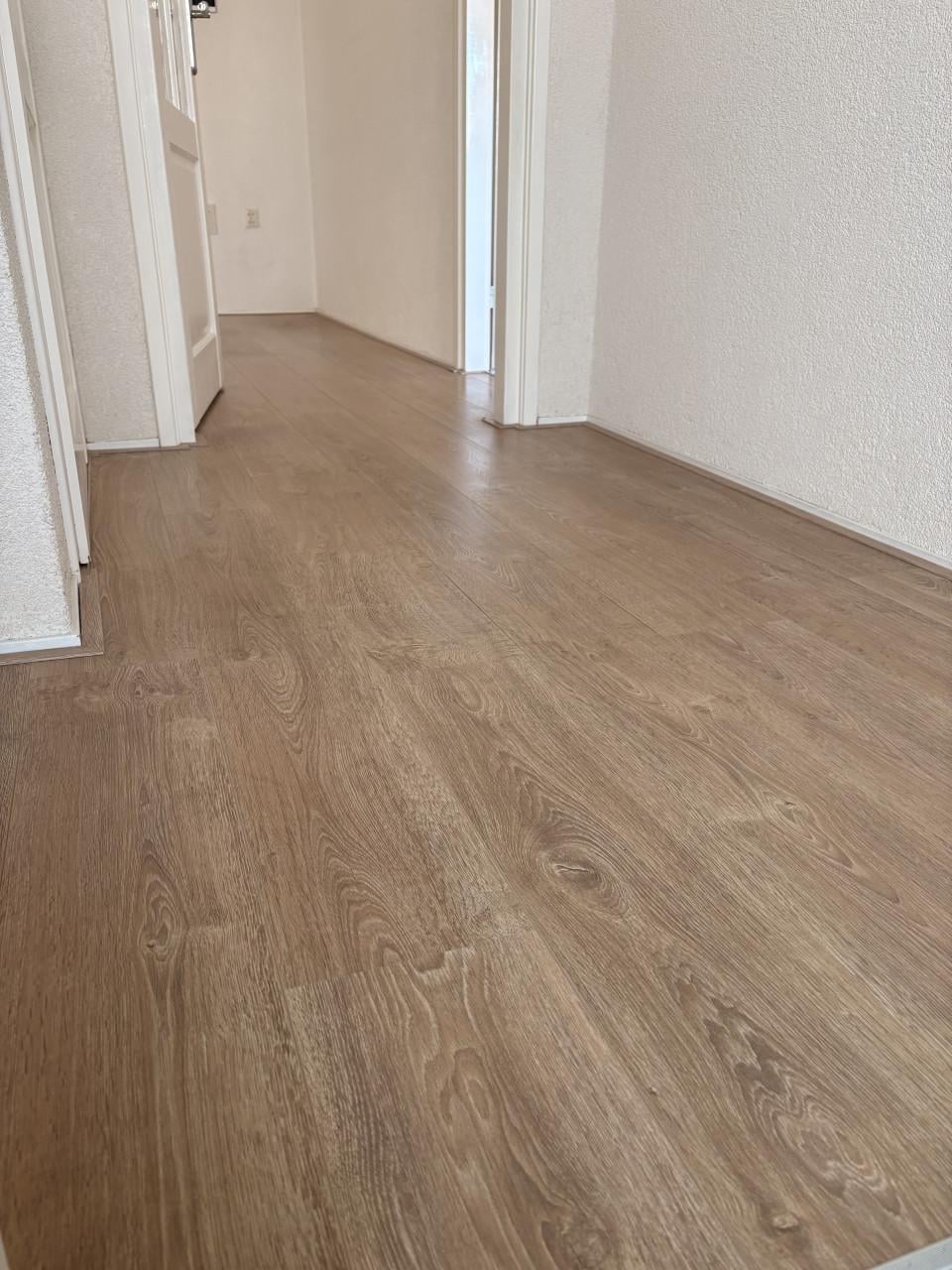+- 35/40m2 laminaat houtlook