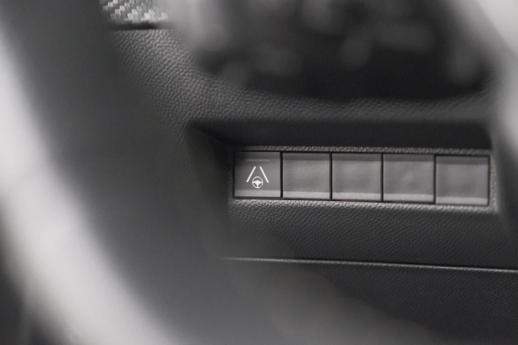 Peugeot 2008 puretech 130 eat8 gt | 360 camera | stoelmassage | adaptieve c