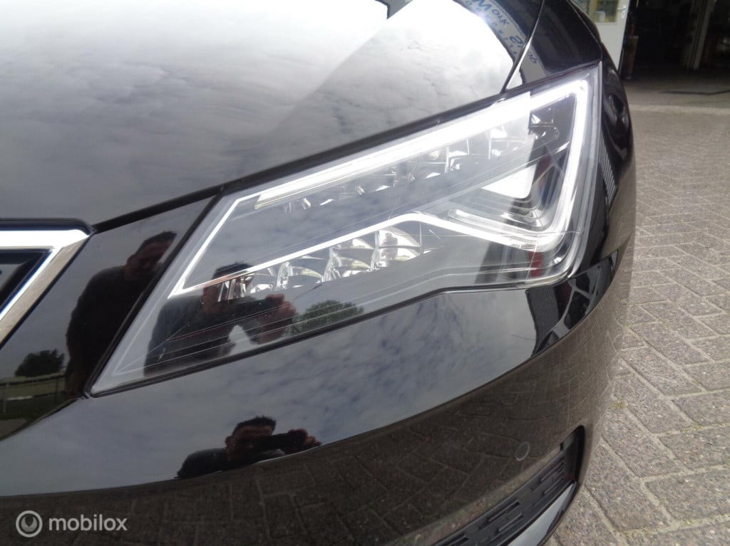 Seat Leon Sportstourer st 1.0 ecotsi style business/airco/led/pdc/automaat 