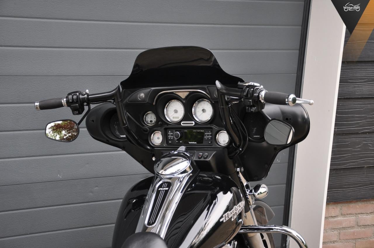Harley Davidson FLHX Street Glide 103