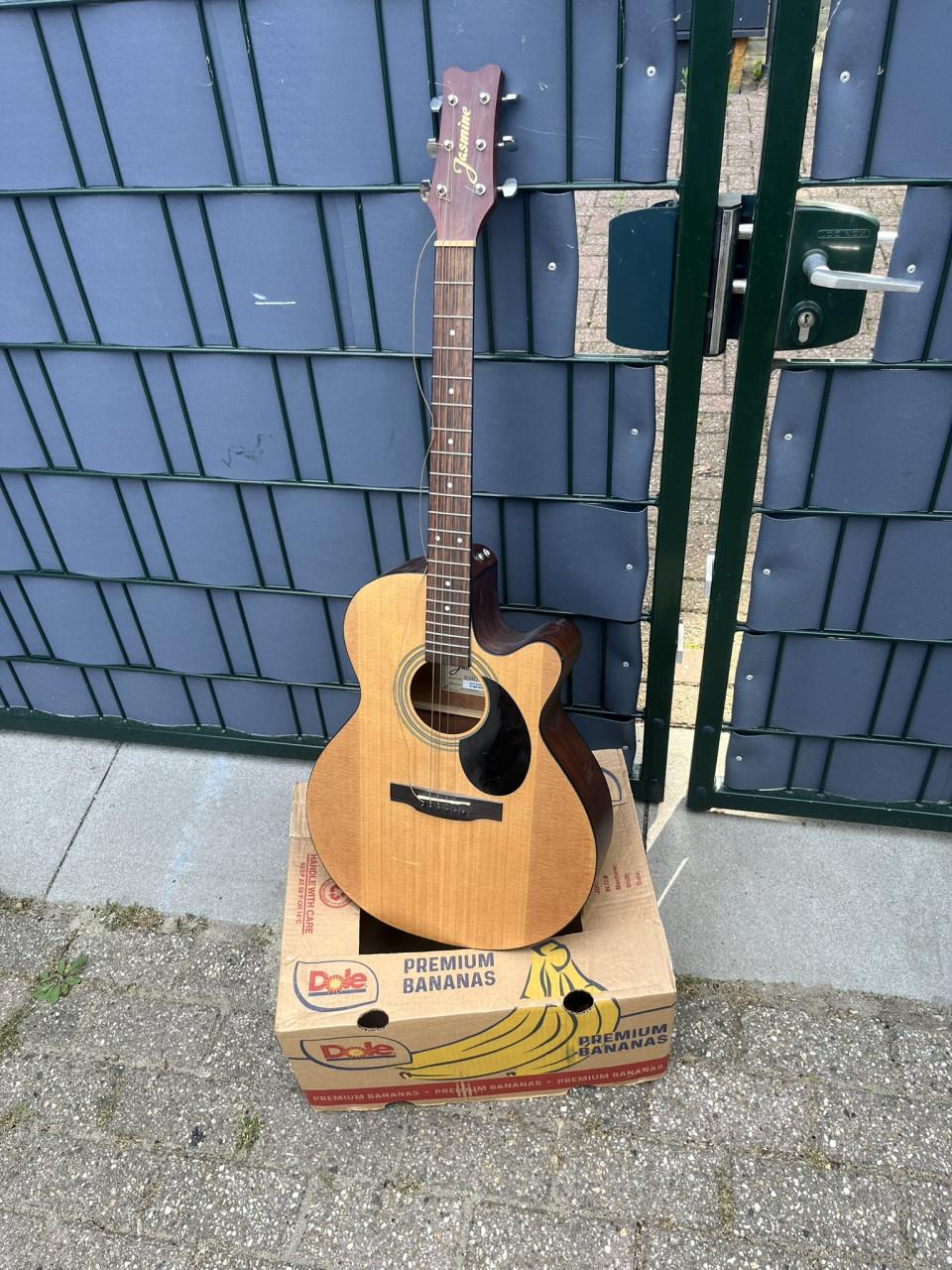 Gitaar Jasmine type C34C zonder standaard en hoes