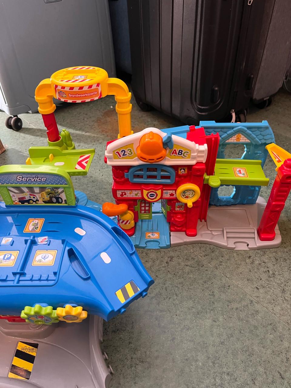 Toet toet autos en baan