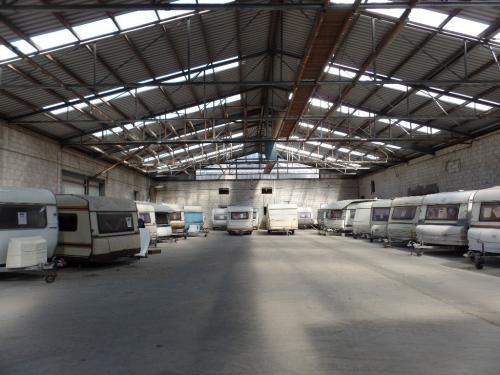 Diverse tourcaravans met en zonder geldig kentekenbewijs te koop
