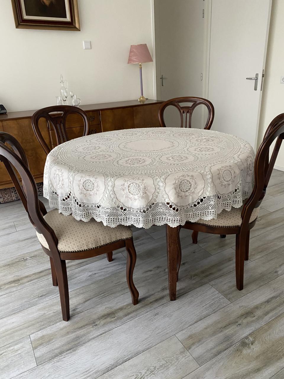 Eetkamer Tafel met 4 stoelen, mahonie hout