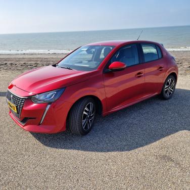 Te koop mooie peugeot 208 rood