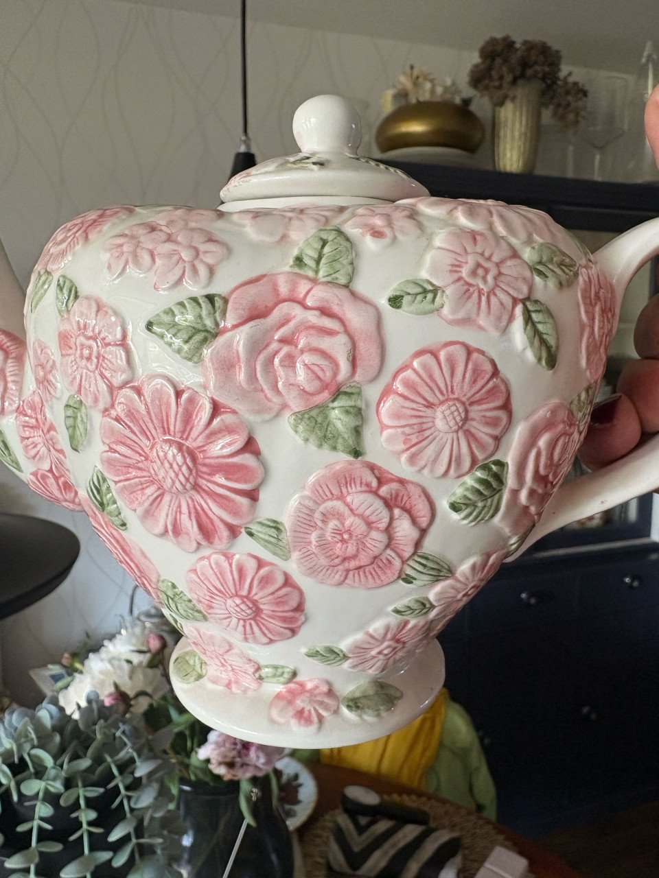 Theepot met rozen-motief 15,-€