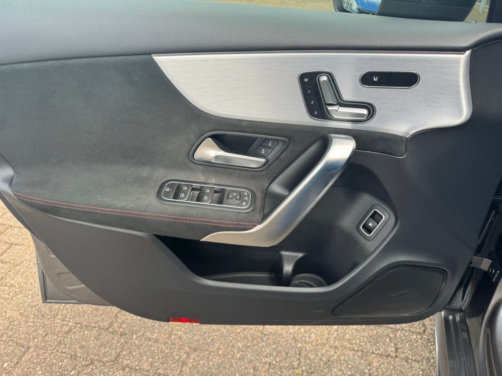 Mercedes-Benz A-Klasse 250 e business solution amg limited