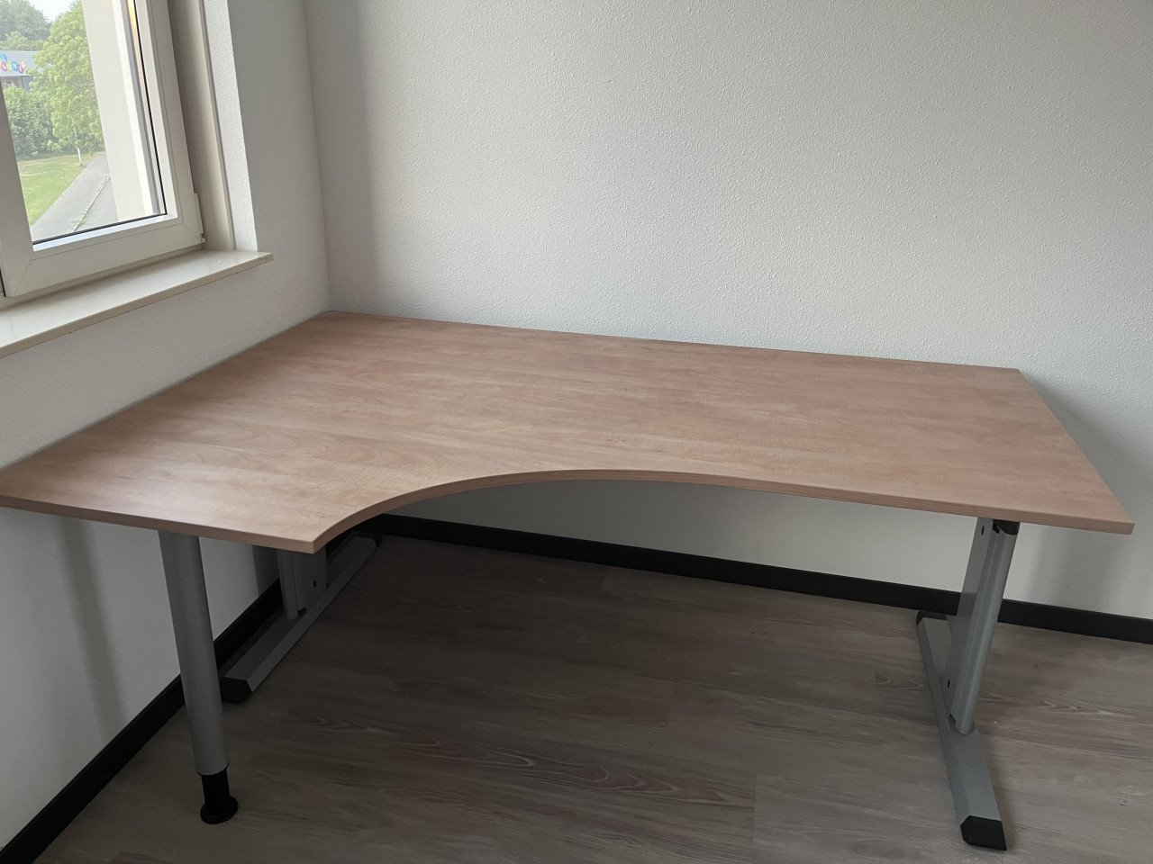 Bureau en tv kast op wielen