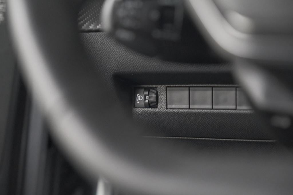 Peugeot 2008 puretech 100 allure | camera | navigatie | parkeersensoren | a