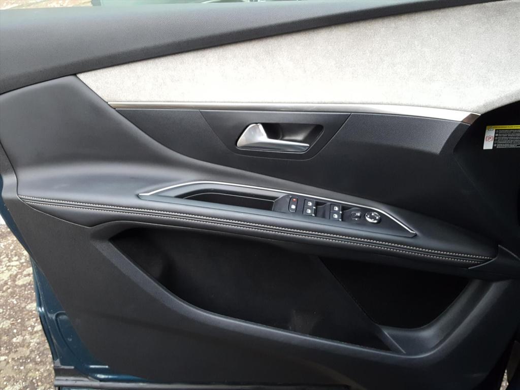 Peugeot 3008 gt 1.2-130pk automaat/eat8 navigatie| trekhaak | apple carplay