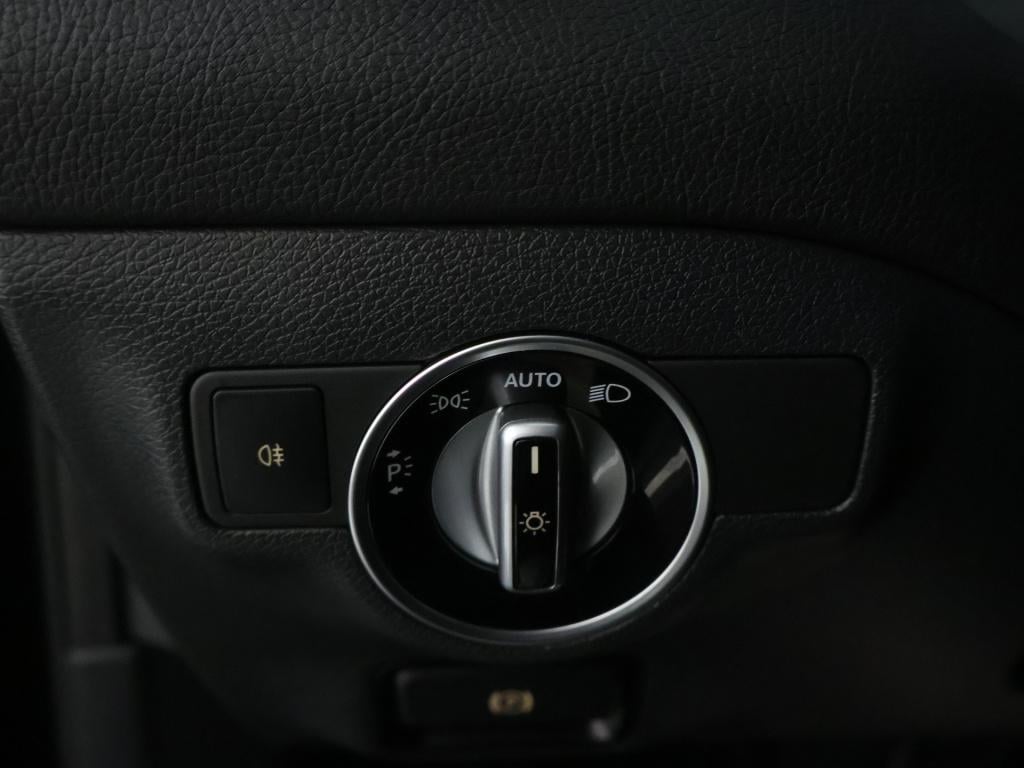 Mercedes-Benz Gla-klasse 180 business solution amg | cruise control | amg l