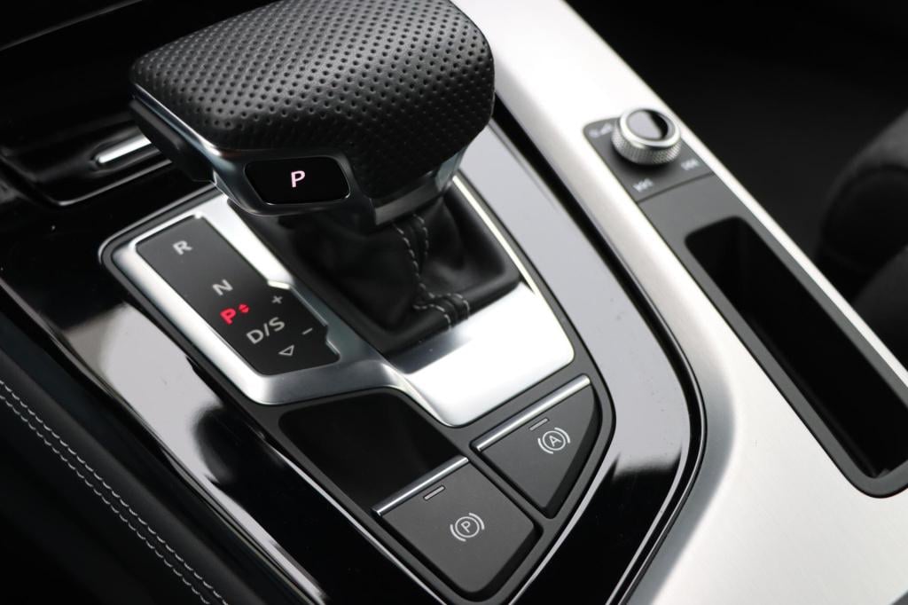 Audi A4 avant 35 tfsi s edition competition 150pk s-tronic stoelverwarming 