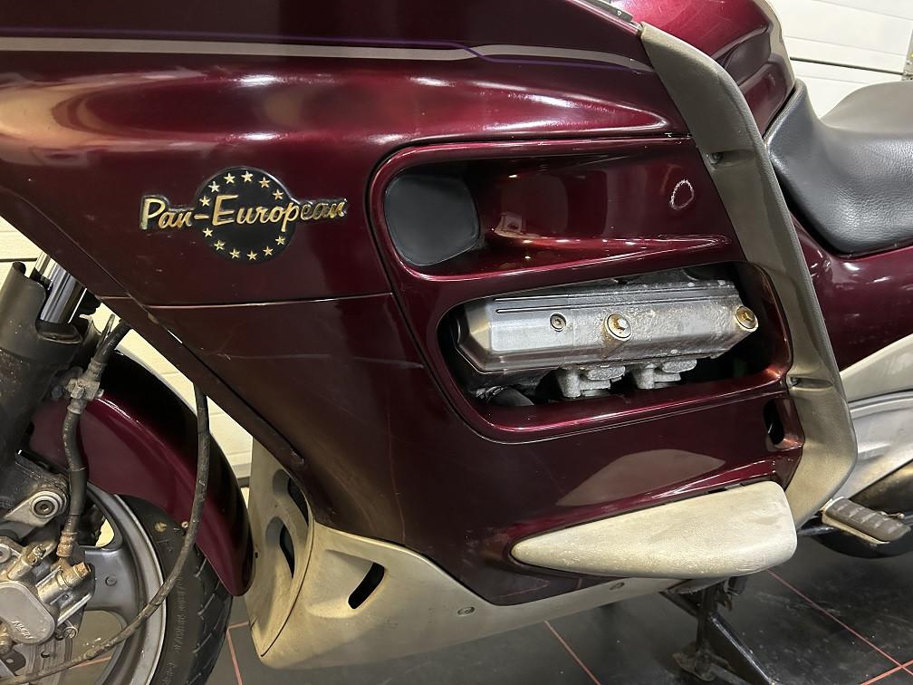 Inruilkoopje: Honda ST1100 Pan European uit 1995, rijdt prima! Zo mee €995