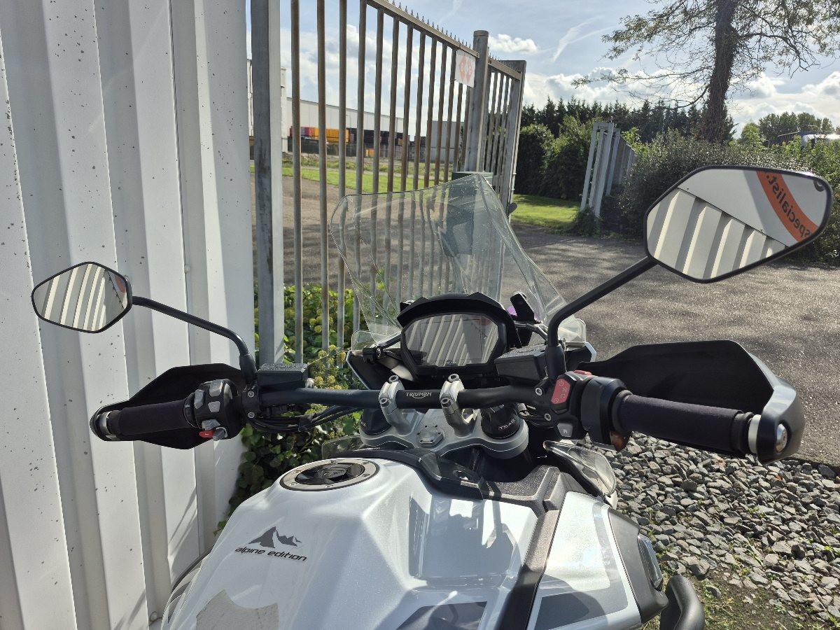 Triumph Tiger 1200 SE Alpine uit 2020, dikke allroad motor