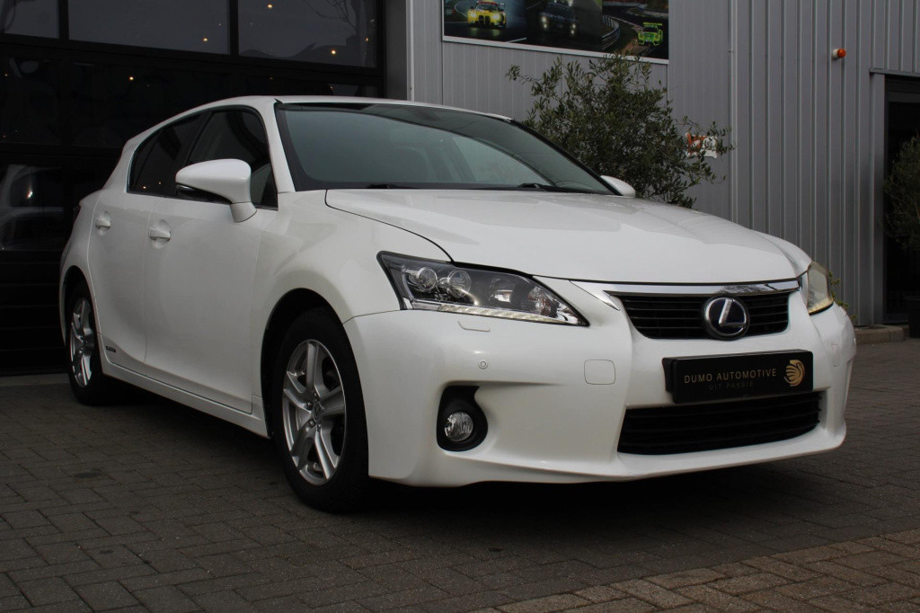 Lexus Ct 200h hybrid - pdc rondom + camera - stoel verw - xenon - parelwit 
