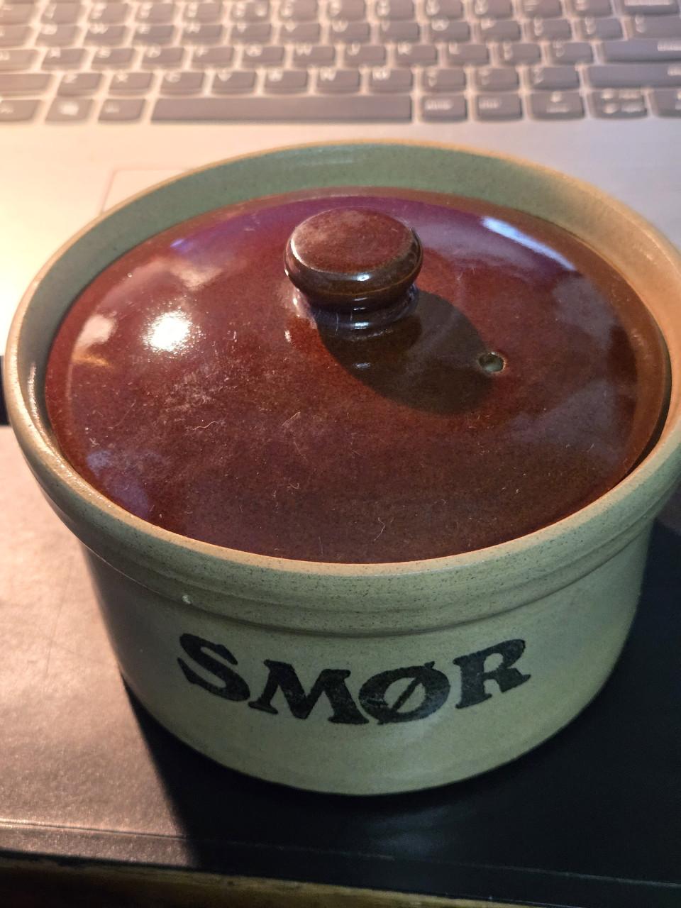 Vintage Deense aardewerk boterpot.