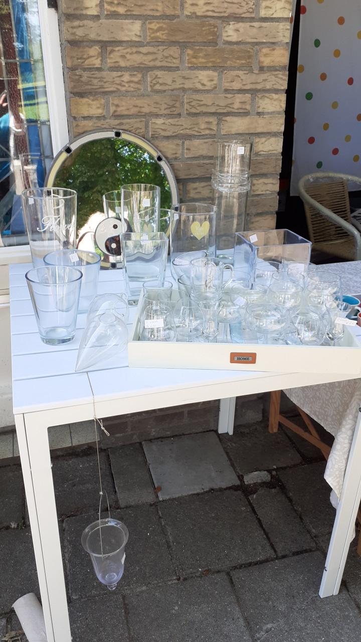 Wijnglazen, glazen vazen, theelicht hangers etc