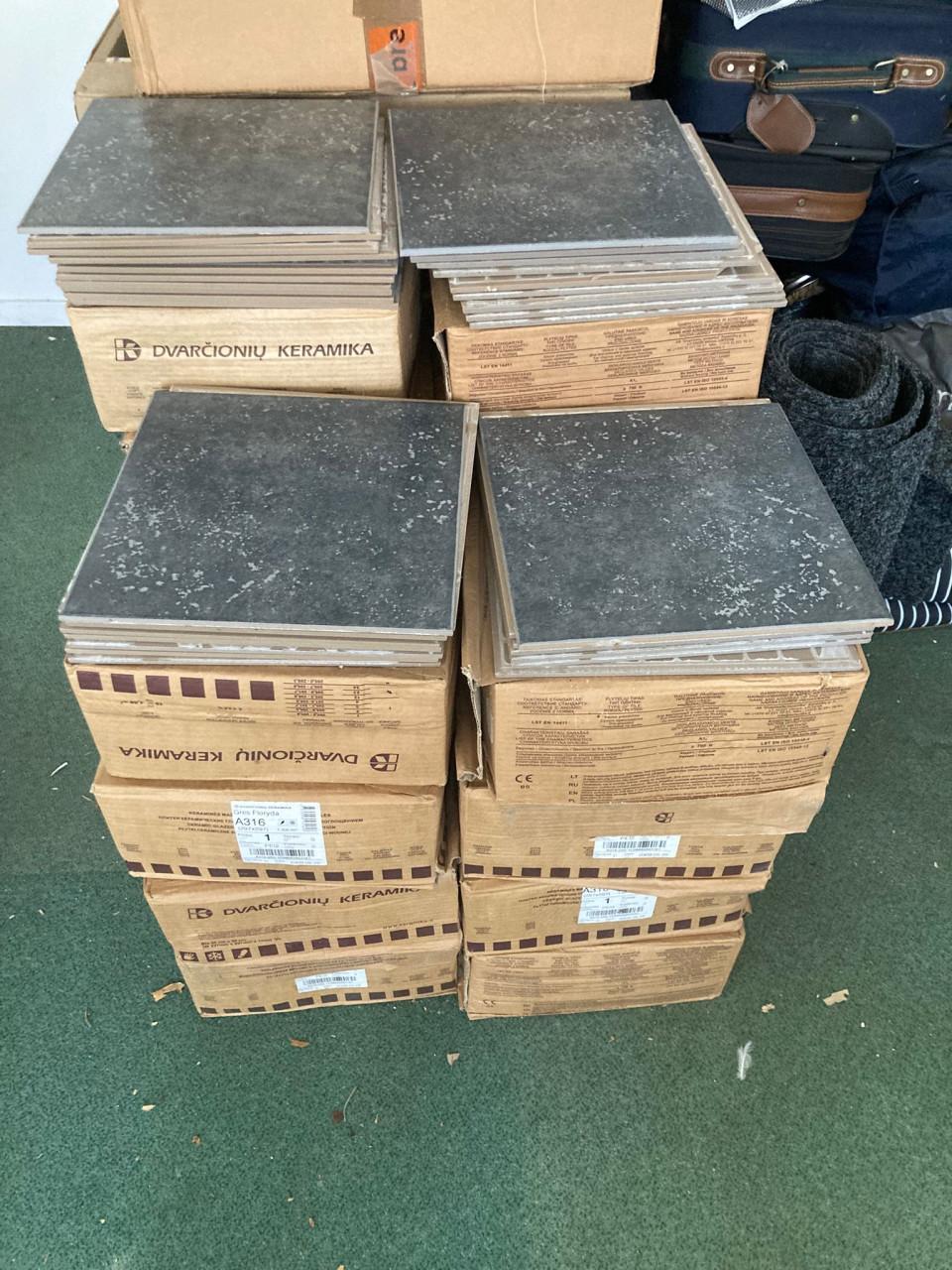 Tegels, grijs keramisch