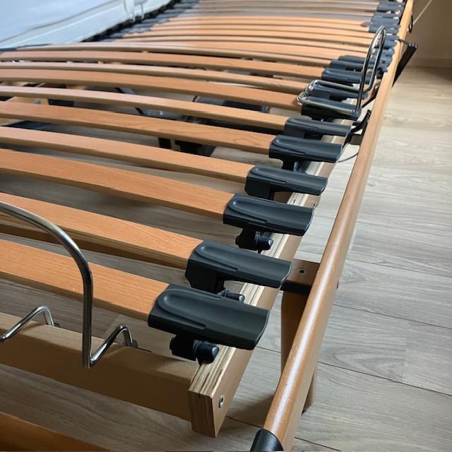 Bed met verstelbare lattenbodem ( direct beschikbaar )