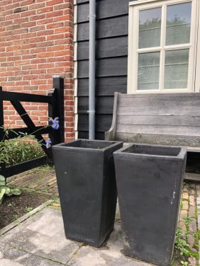 Te koop 2 prachtige bloembakken