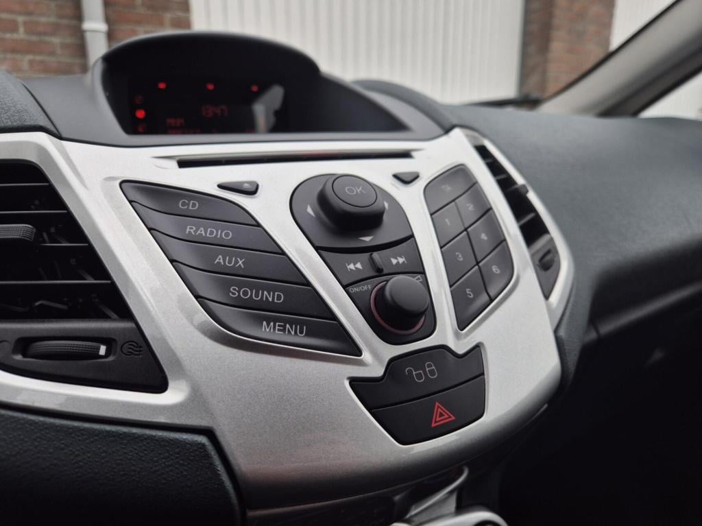 Ford Fiesta 1.25 titanium / origineel nl / airco / verwarmde voorruit