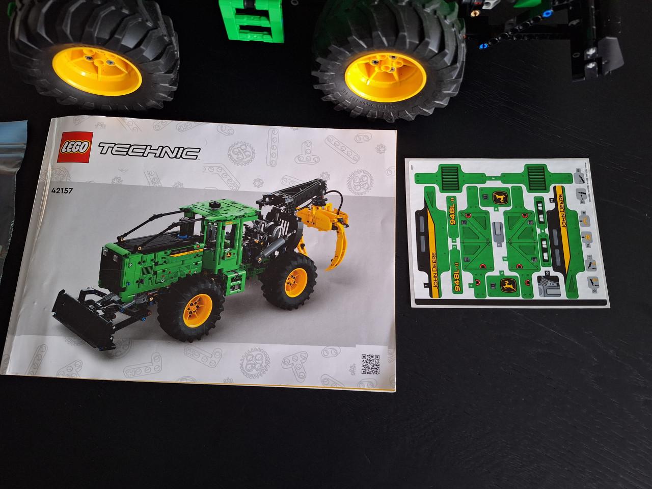 LEGO Technic John Deere 948L-II Skidder (42157)