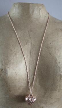 Rose kleurige ketting met hartjes hanger