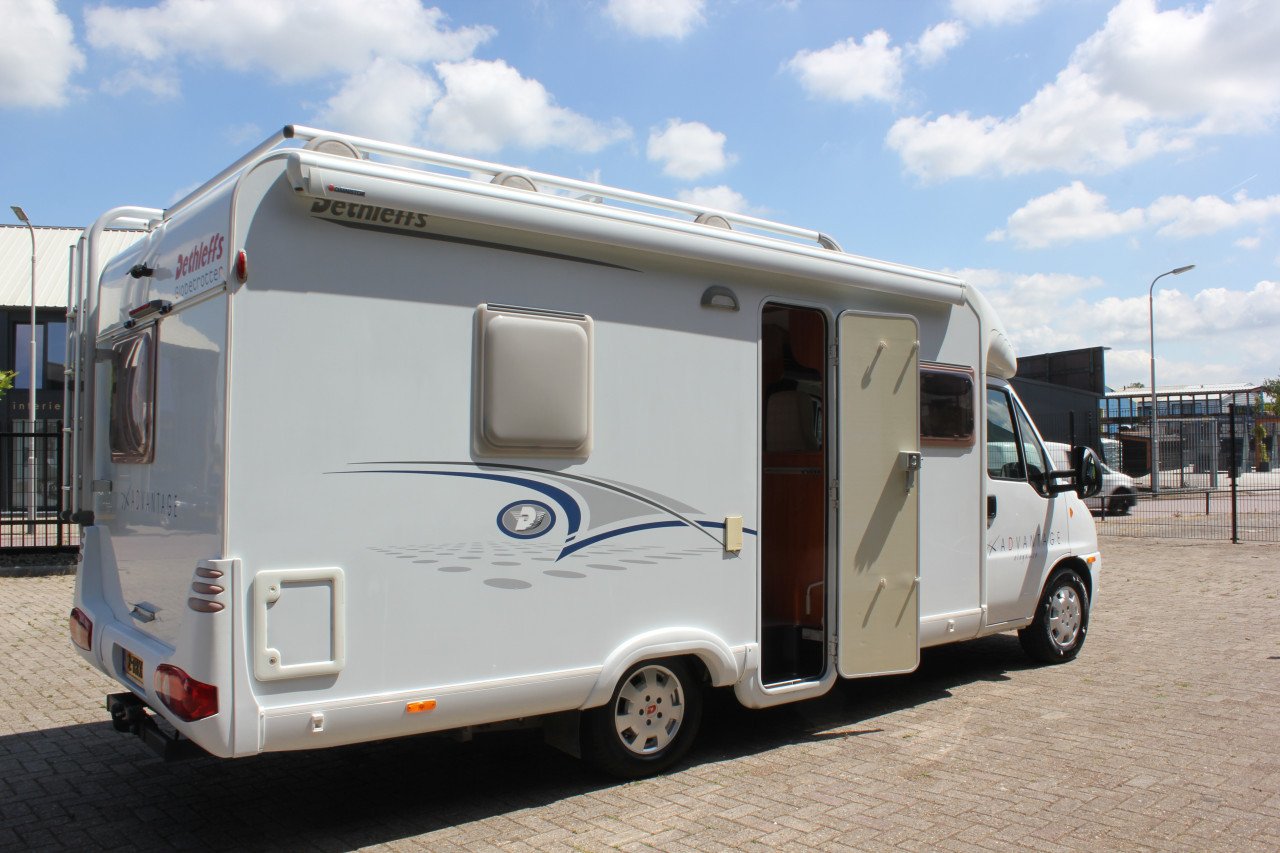 Dethleffs Advantage T6541 Vast bed, veel binnen-en kastruimte, zéér netjes