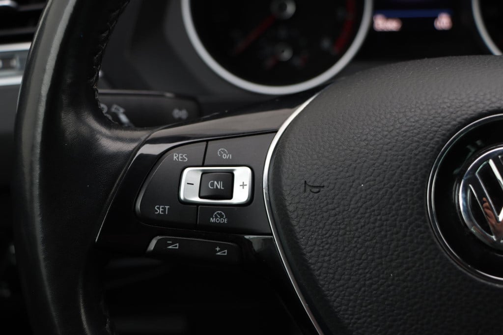 Volkswagen Tiguan 1.4 tsi connected series