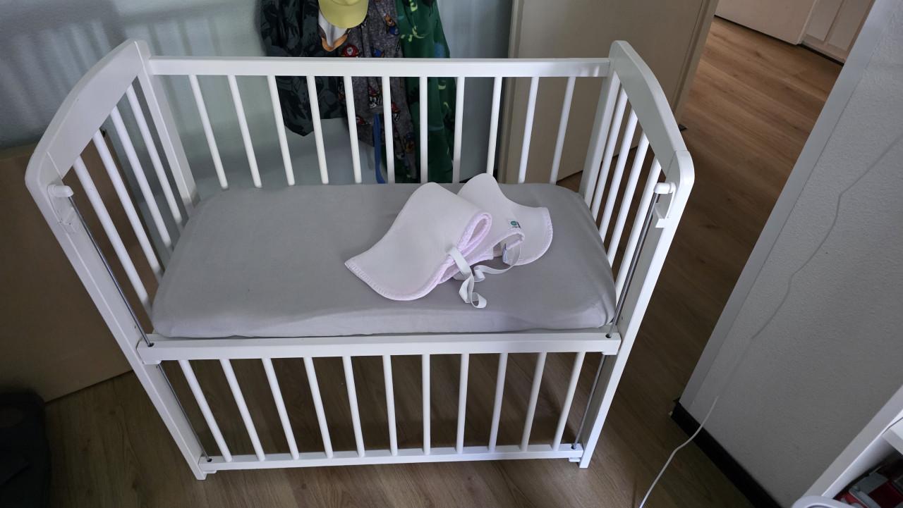 Houten co sleeper incl. 2x molton en overtrek