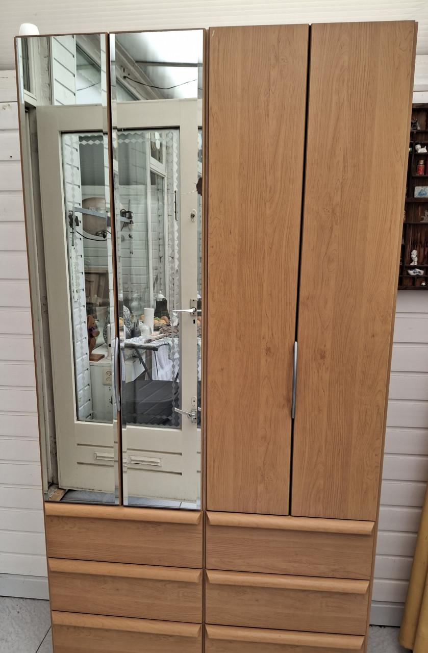 Kast met spiegel