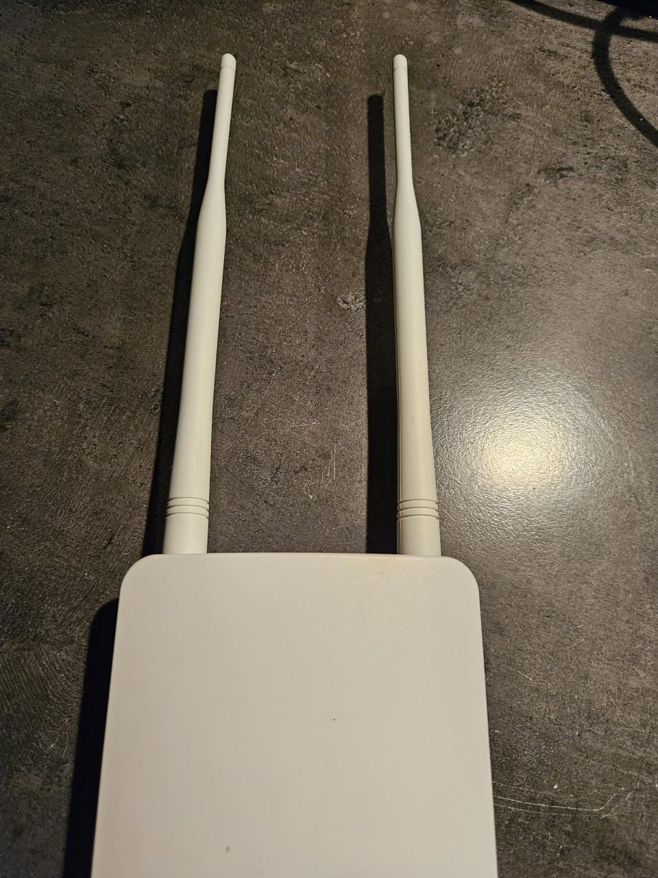 Werkende EnGenius ENS202EXT buiten WiFi hotspot....